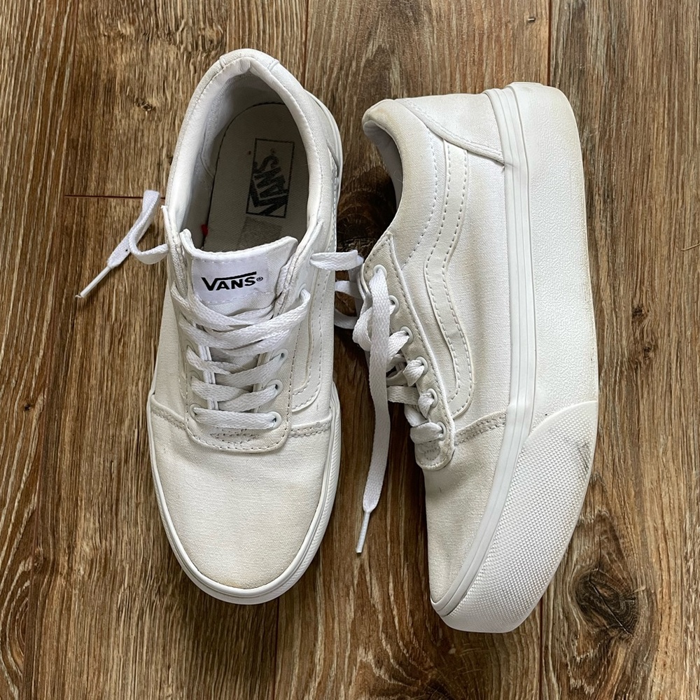 Vans Old Skool Stackform, white, size 5.5 women